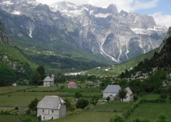 Qeveria lë fshatrat në harresë, gratë të përjashtuara nga tregu i punës