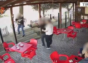 Panik në lokal në Tiranë, 50-vjeçari nxjerr pistoletën dhe tenton të vrasë 38-vjeçarin pas sherrit