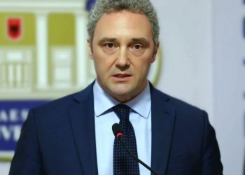 GJKKO gjobit Bardh Spahinë, nuk zbatoi vendimin për kthimin në detyrë të ish-drejtorit të ujësjellësit Shkodër