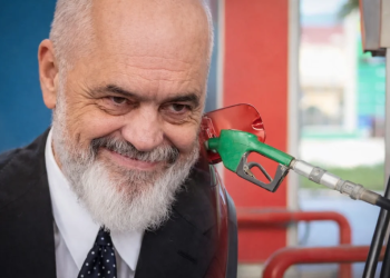 “Kur i bën naftën, naftës”