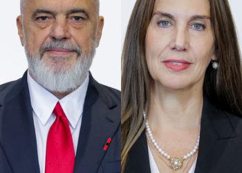 Kryeministri flet për “shkolla digjitale”, shteti merr me qira 133 kompjuterë për testime