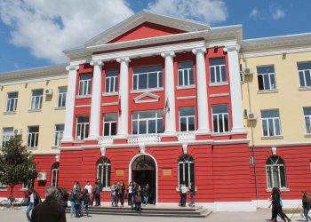 Studentët shqiptarë po ikin masivisht jashtë, Shqipëria me ritmin më të lartë në rajon