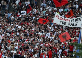 Rama përdor policinë për të shuar revoltën, 23 protestues procedohen