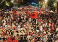 Pas 30 ditësh revoltë dhe mbështetjes së 6 eurodeputetëve, protesta zgjerohet sot edhe para Kuvendit