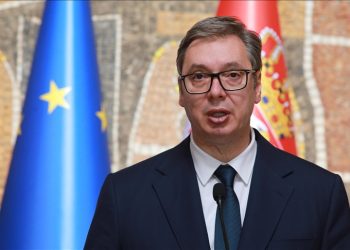 Pas muajsh protestash të qytetarëve që nisën nga revolta studentore, Vuçiç paralajmëron dorëheqjen nga presidenca