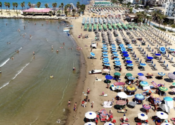 Tragjedi në Durrës, 11-vjeçari mbytet duke u larë në det