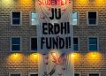 Kush e urdhëroi heqjen e banderolës “Ju erdhi fundi” te Politekniku? Mesazhi kundër qeverisë që u zhduk nga hapësira publike