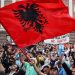 Kur pushteti prek bukën e protestuesit…