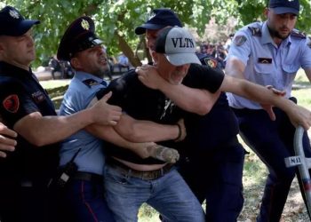 Vendimi i Gjykatës për protestuesit/ 2 në arrest shtëpie, shumica me detyrim paraqitjeje, qeveria kërkon ta mbajë protestën te dhuna