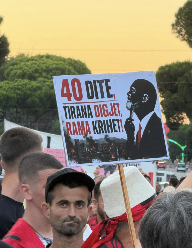 Historike  Për të 40 ën ditë radhazi  qytetarët mbushin bulevardin me thirrjen   Rama ik  
