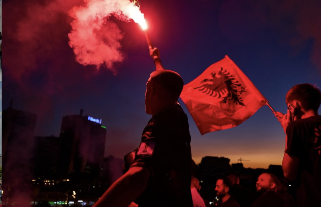 Protesta kundër qeverisë hyn në ditën e 42  sot revoltës i bashkohen edhe shqiptarët e diasporës