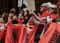 Rezistenca qytetare futet sot në ditën e 50, moment historik për Shqipërinë
