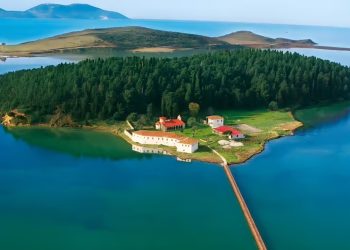 Protestat i dhanë jehonë ndërkombëtare Vlorës: Sazani dhe Zvërneci tërheqin edhe më shumë turistë