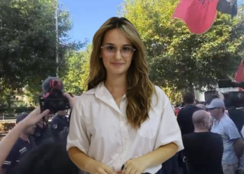 Pse jo sot? Unioni i Gazetarëve kërcënon me protesta nëse Policia prek sërish gazetarët, ndërsa vendi proteston prej gati dy muajsh