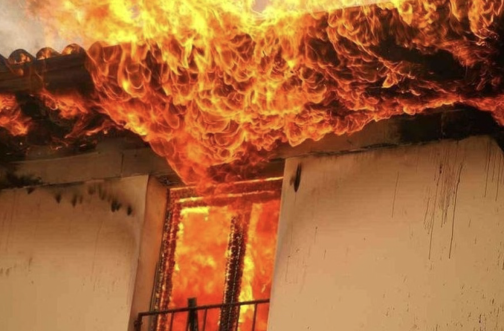 Tragjedi në Shkodër  Nëna 24 vjeçare dhe dy fëmijët e mitur humbin jetën nga zjarri në banesë