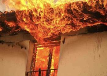 Tragjedi në Shkodër! Nëna 24-vjeçare dhe dy fëmijët e mitur humbin jetën nga zjarri në banesë
