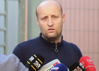 Dhunohet gazetari Elton Qyno, në kërkim bashkëshortja e Florenc Çapjas