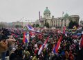 Paradoksi i madh: Studentët serbë ngrihen për Kosovën, në Shqipëri reagimi mbetet institucional