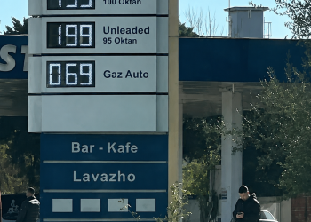 Nafta bie gati 10% në bursë, por në Shqipëri mbetet 214 lekë/litër! Kur u rrit me 1%, çmimi u shtrenjtua menjëherë