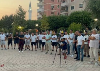 Protestë në Rrogozhinë kundër reformës territoriale: Nuk duam bashkim me Kavajën