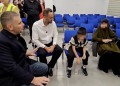 Shkoi në Siri për nipërit pasi iu vra i biri në luftë, historia e 79-vjeçares shqiptare që u bë “nënë” për jetimët e Al-Hol