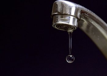 Defekt i rëndë në linjën kryesore të UKT-së, disa zona të Tiranës pa ujë