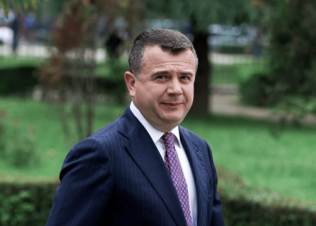 Balla “shuan” zjarret në Shqipëri me pamje nga SHBA, kapet sërish me postimin ‘fake’
