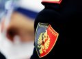 “Kapeni këtë, merreni atë”/ Nga 7 vjet burg deri në përjashtim: Çfarë parashikon ligji për policët që ndalojnë protestuesit paligjshmërisht