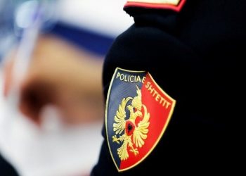 “Kapeni këtë, merreni atë”/ Nga 7 vjet burg deri në përjashtim: Çfarë parashikon ligji për policët që ndalojnë protestuesit paligjshmërisht