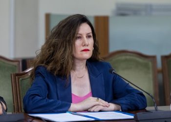 SPAK e la në “arrest shtëpie”, por Vlora Hyseni ndodhet jashtë Shqipërisë: Masa ende nuk është ekzekutuar