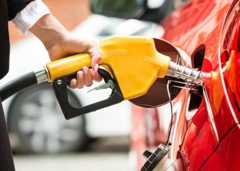 Nafta në Shqipëri “djeg” xhepat: 2.6 herë më e shtrenjtë se Europa për fuqinë blerëse