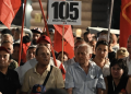 Protesta nuk mbyllet, qytetarët rrethojnë Kryeministrinë dhe kalojnë natën në shesh