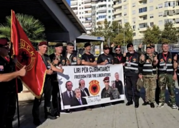 “O Hashim, ti ku je? UÇK-në këtu e ke”/ Kthehen nga Haga, 50 veteranët e UÇK-së mbërrijnë në Durrës