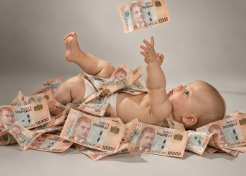 Të bëhesh prind në Shqipëri kushton shtrenjtë, 66% e pagës vjetore vetëm për foshnjën
