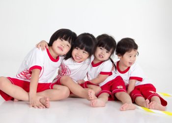 55 mijë dollarë për çdo fëmijë deri në 17 vjeç/ Singapori hap thesin për të shpëtuar vendin nga plakja