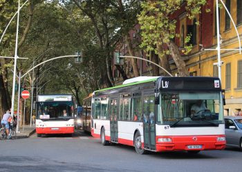 Marrëveshje për transportin publik, qeveria subvencionon naftën për 3 muaj