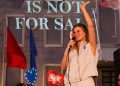 “Duan të heshtin Revolucionin e Flamingos”/ Eurodeputetja ngre alarmin për mbylljen e llogarive në Instagram: Kjo është çmenduri