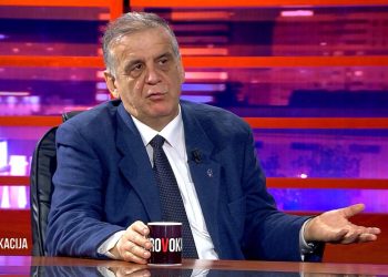 “Vendimi i Hagës është tepër pozitiv”/ Nga “marr armën kundër bashkimit me Shqipërinë” te “Shqipëria e Kosova, dy kombe”: Pse i jepet ende hapësirë televizive Nexhmedin Spahiut dhe deklaratave të tij përçarëse?