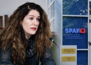 GJKKO lë në “arrest shtëpie” Vlora Hysenin, ajo kyç gojën pas seancës