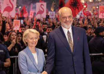 124 ditë protestë, qytetarët pas bllokadës/ Rama e Ursula flasin për Europën, por heshtin për revoltën jashtë Kryeministrisë