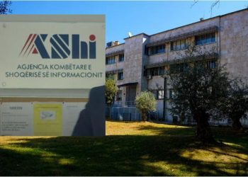 Skandali prek AKSHI-n/ Rreth 60 ndërhyrje në Gjendjen Civile për ndryshim identitetesh, hyrjet çojnë te zyrat e institucionit