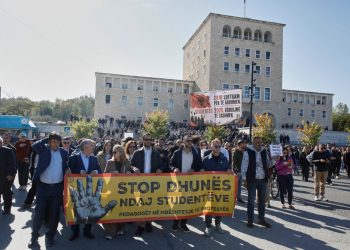 Pedagogët bashkohen me studentët në protestë, Sindikata shpall bojkot pa afat në të gjitha universitetet publike